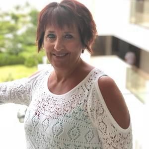 Meet your Posher, Debbie